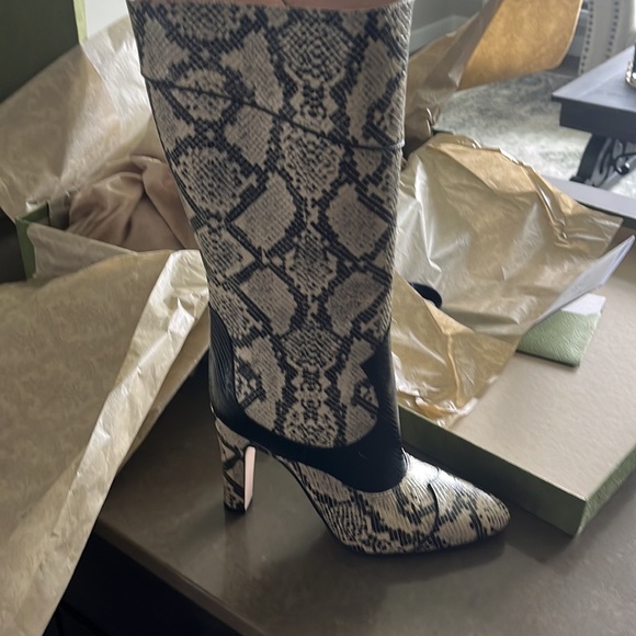***BRAND NEW GUCCI Python Leather Heeled Boots - Picture 10 of 13